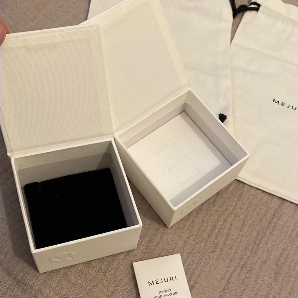 Mejuri Jewelry Packaging Set - Picture 2 of 3